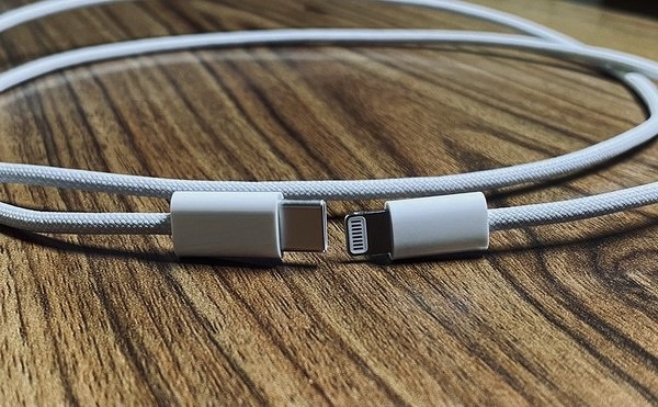 Кабель Apple